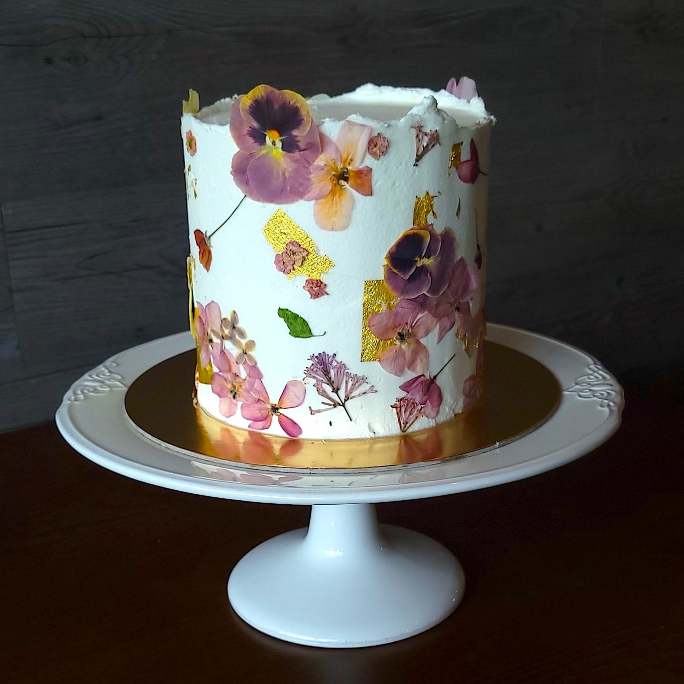 Flower cake - gluten-free and dairy-free with real edible flowers